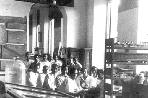 lab in 30's